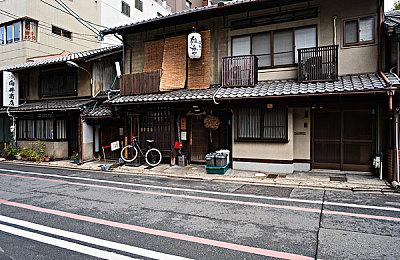 《师父》确定2月8日发售 战斗系统学习《只狼》